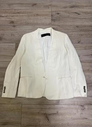 Білий жіночий блейзер від бренду zara basic