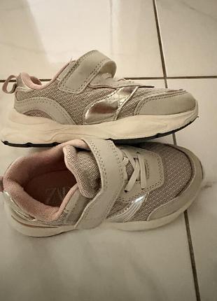 Кроссовки для девочки zara