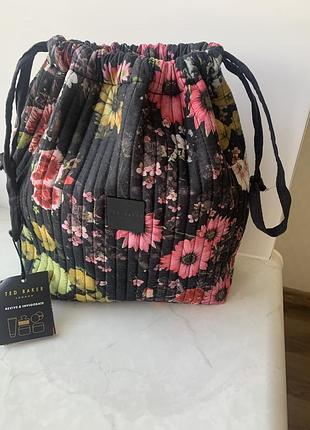 Стьобана косметичка-мішечок на зав'язках від ted baker