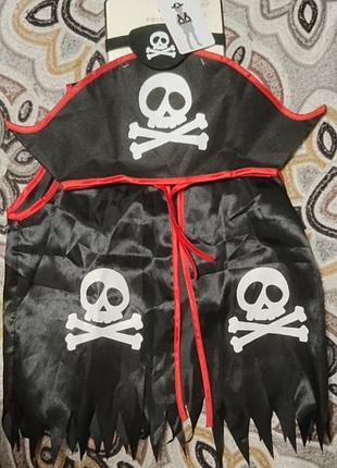 Продам новый карнавальный костюм пирата primark 3в1 (шляпа, плащ, маска) на 3-6 лет