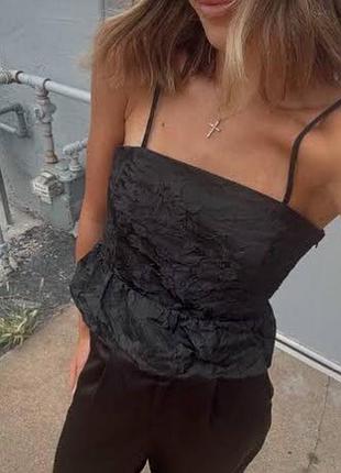 Красивый черный жаккардовый топ с баской на тонких бретелях h&amp;m 
✨✨✨✨✨✨✨✨✨✨