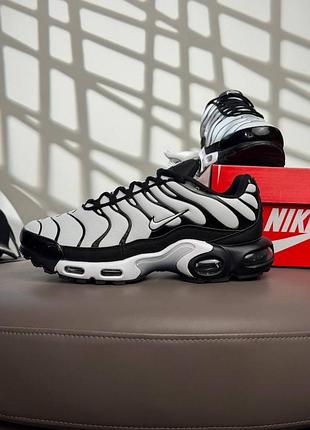Nike air max plus white black