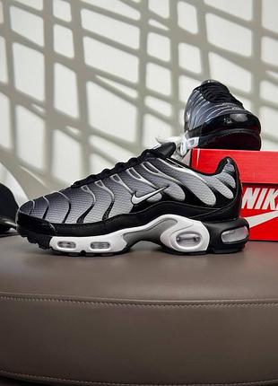 Nike air max plus grey black white