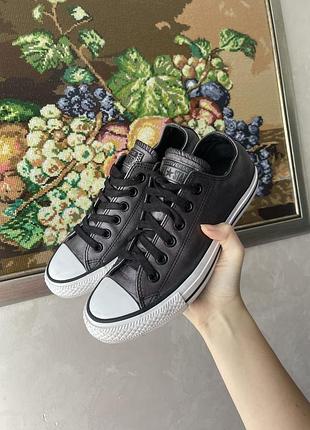 Чорні шкіряні кеди converse chuck taylor all star low з текстурним металізованим блиском