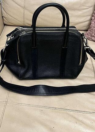 Черная кожаная сумка mackage