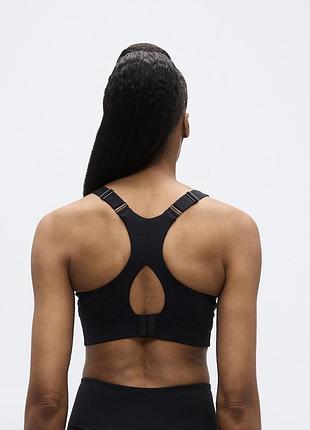 Чорний спортивний топ-бра stronger sleek bra з чашечками