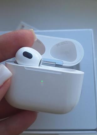 Оригинальный кейс и наушник airpods 3