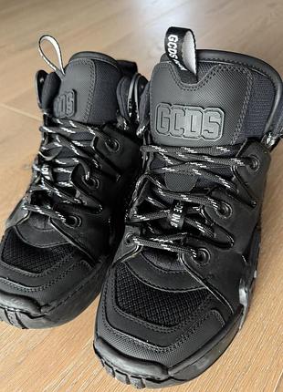 Gcds кросівки slim skate з монохромним логотипом