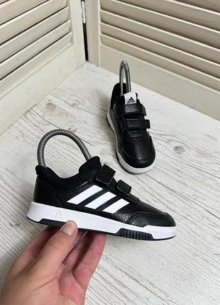 Кросівки adidas tensaur