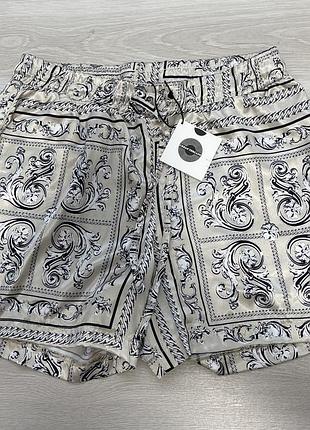 Шовковисті атласні шорти в стилі versace бароко принт нові urban threads s