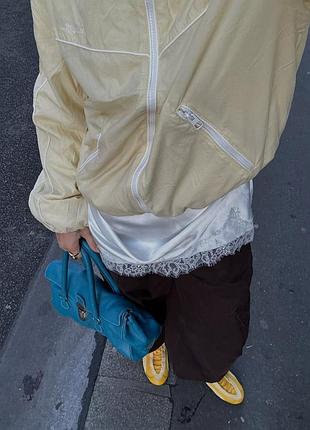 Классная легкая желтая ветровка с подкладом bershka 
✨✨✨✨✨✨✨✨✨✨