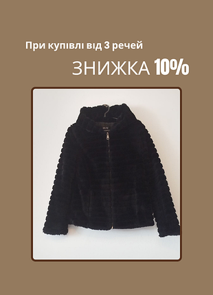 Короткая куртка шубка из искусственного меха черного цвета