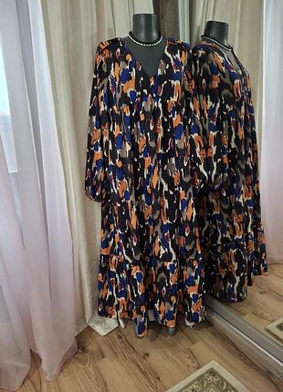 Эффектное с воланом по низу платье 👗