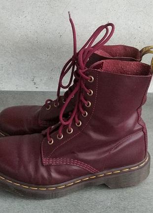 Ботинки dr martens. размер 39.