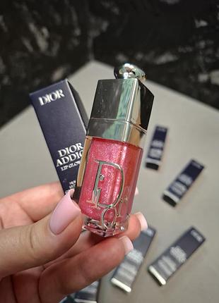 Масло для губ addict lip glow oil в трендовом и сияющем оттенке 072 fizzy pink sparkly.