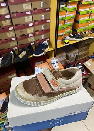 Petit shoes кросівки шкіряні дитячі 26,27,28 розмір