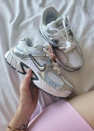 Женские серые кроссовки nike air zoom vomero 5 rnr white silver blue х раннер 36