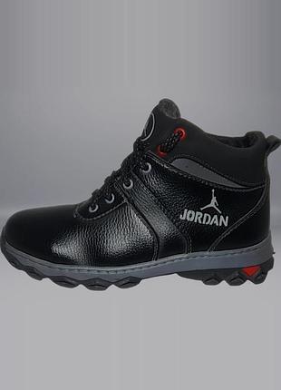 Дитячі черевики jordan чорний 35–40