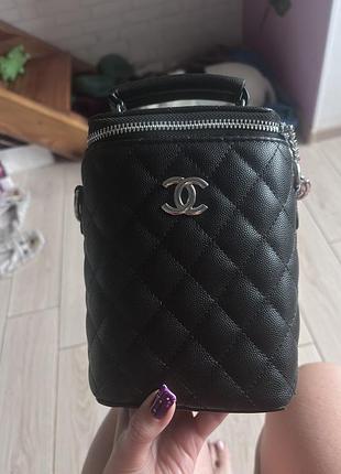 Сумка chanel чорна з діамантовою стьобкою та ланцюжком