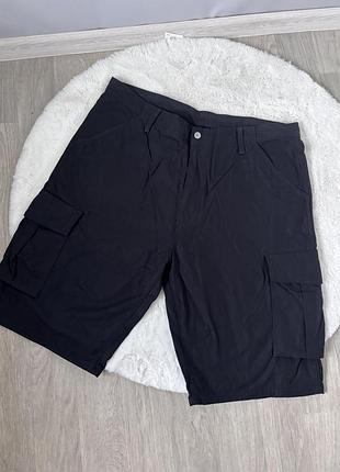 Шорти  levi's  р. 40