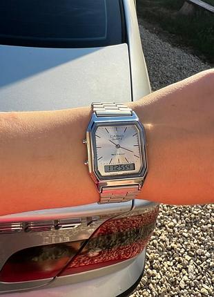 Casio aq-230 наручний годинник у сріблястому кольорі з білим циферблатом