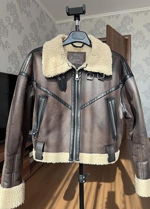 Коричнева куртка від zara на осінь. розмір s, можна й на xs. стан чудовий. пояс є