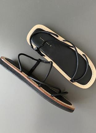 Zara шкіряні сандалі 39