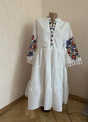 Жіноча сукня в етно стилі