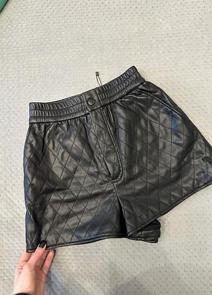 Шкіряні шорти zara