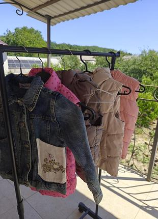 Продам дитячі жилетки на дівчинку в гарному стані розміри від 110 до 134