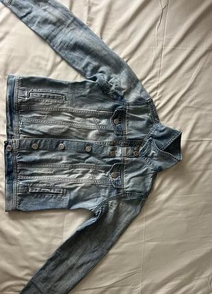 Продам жіночу джинсову куртку