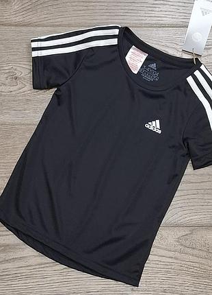 Спортивная футболка adidas на возраст 3-4 лет/98-104 см
