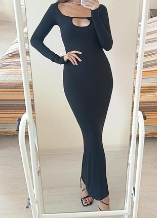 Приголомшлива slim максі сукня skims