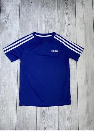 Футболка adidas  на  мальчика 10-12 лет ( рост 140-147 см)