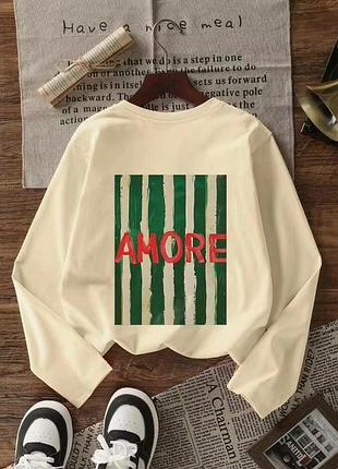 Жіночий лонгслів з трендовим надписом amore
