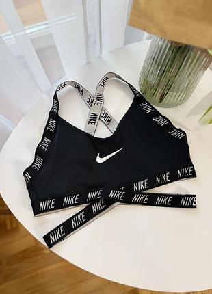 Чорний спортивний топ nike