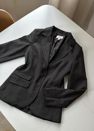 Сірий подовжений піджак mango розмір 36 s приталений