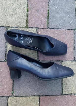Кожаные туфли clarks