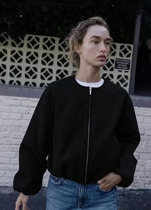 Стильний чорний бомбер zara