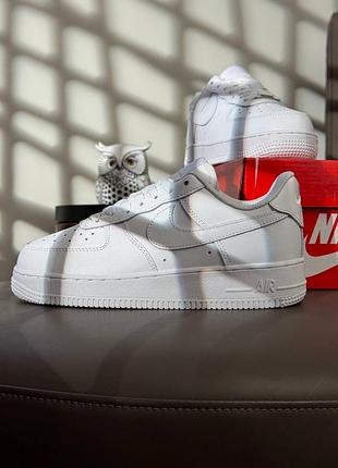Nike air force 1 '07 triple white