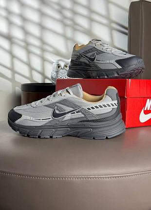 Nike initiator grey