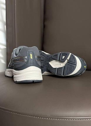 Nike initiator grey white 7
