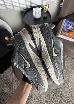 Nike initiator grey white 3