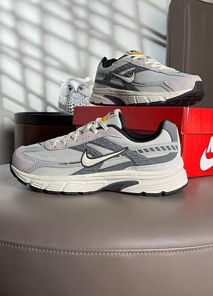 Nike initiator  light grey