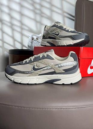 Nike initiator beige grey