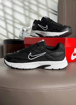 Nike initiator black white