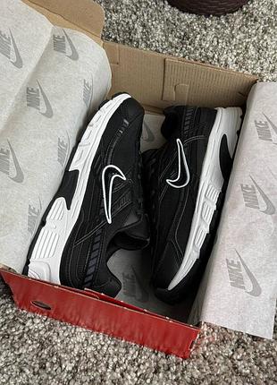 Nike initiator black white 8