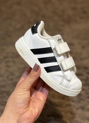 Оригінальні дитячі кросівки adidas 24 розмір (15см) б/в