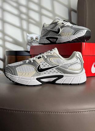 Nike v5 rnr white metallic beige