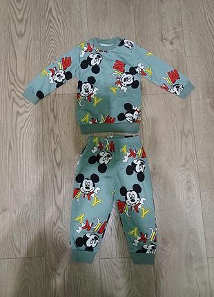 Новый тонкий костюмчик 86 рост